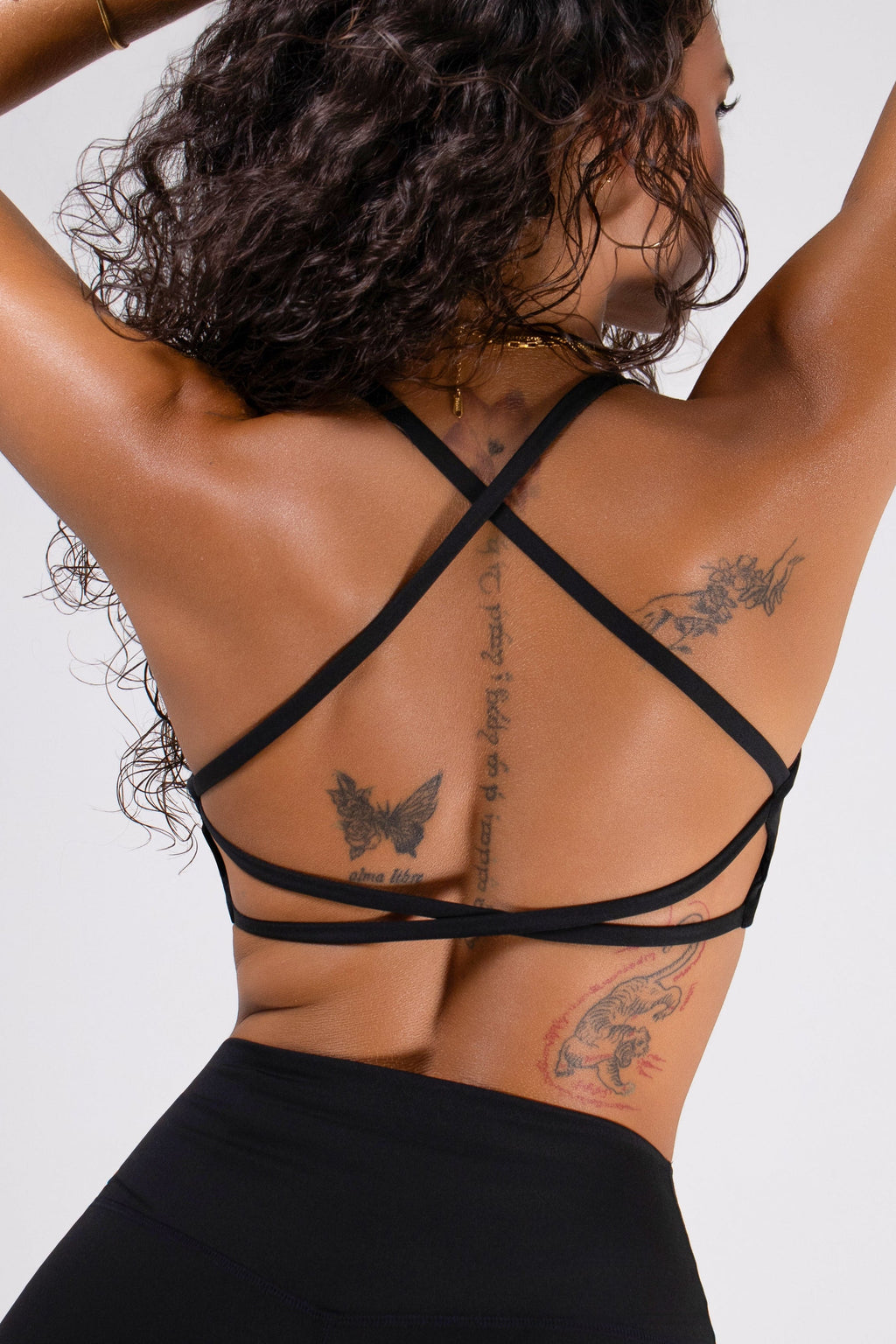Allure Bra Scoop Neckline Medium Support Strappy Open-Back Sports Bra - Black